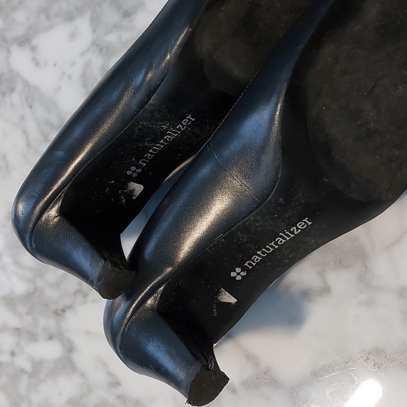 Naturalizer heels in Dark Grey - Picture 5 of 11